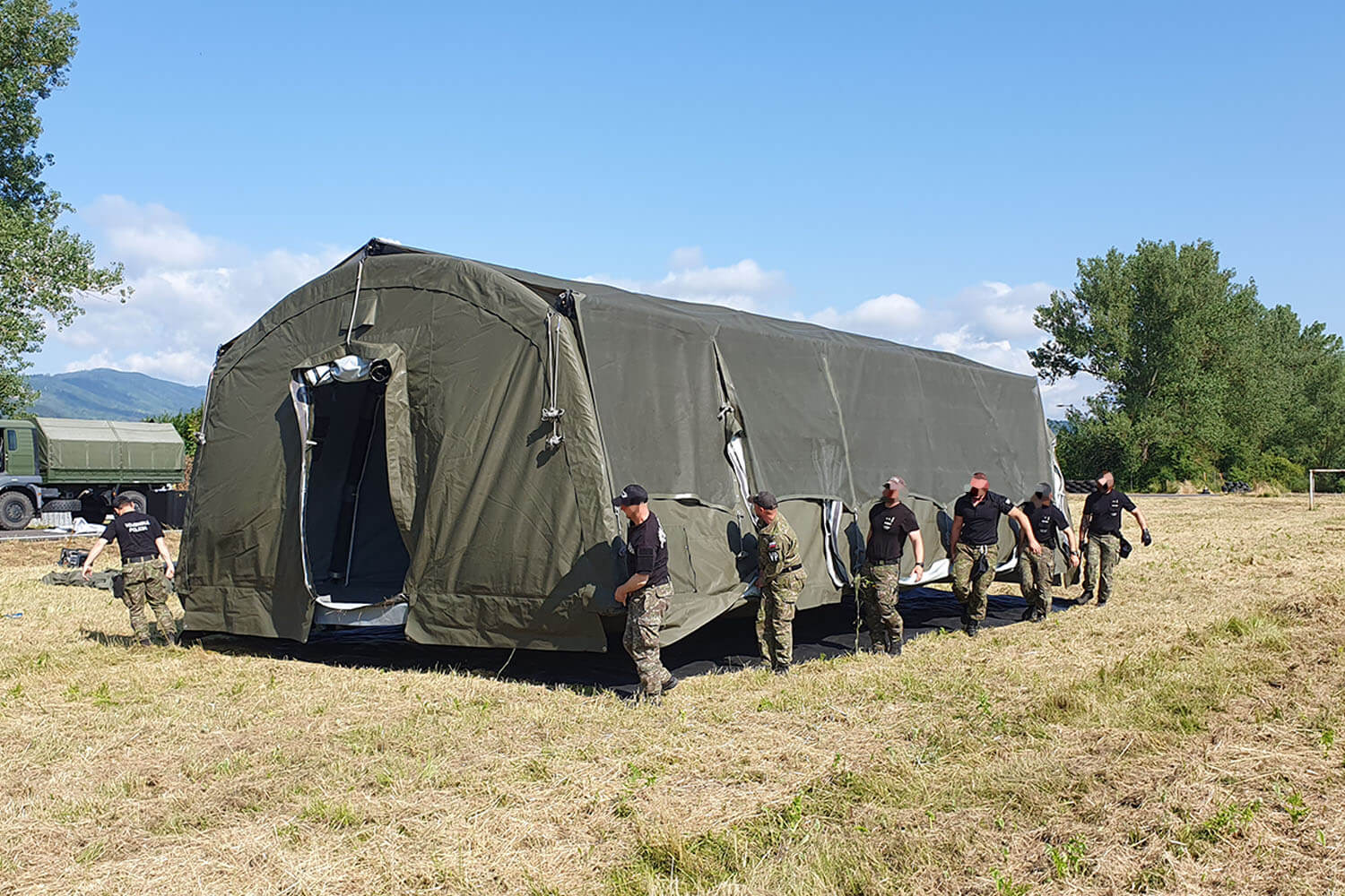 Soldiers carrying rapid deploy inflatable military tent Nixus ERA