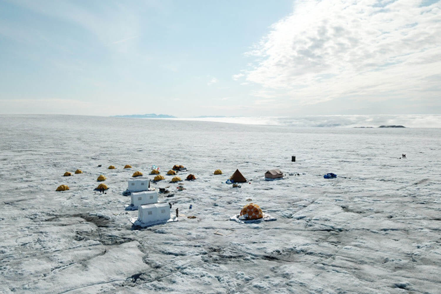 Nixus ERA inflatable tents in Greenland expedition