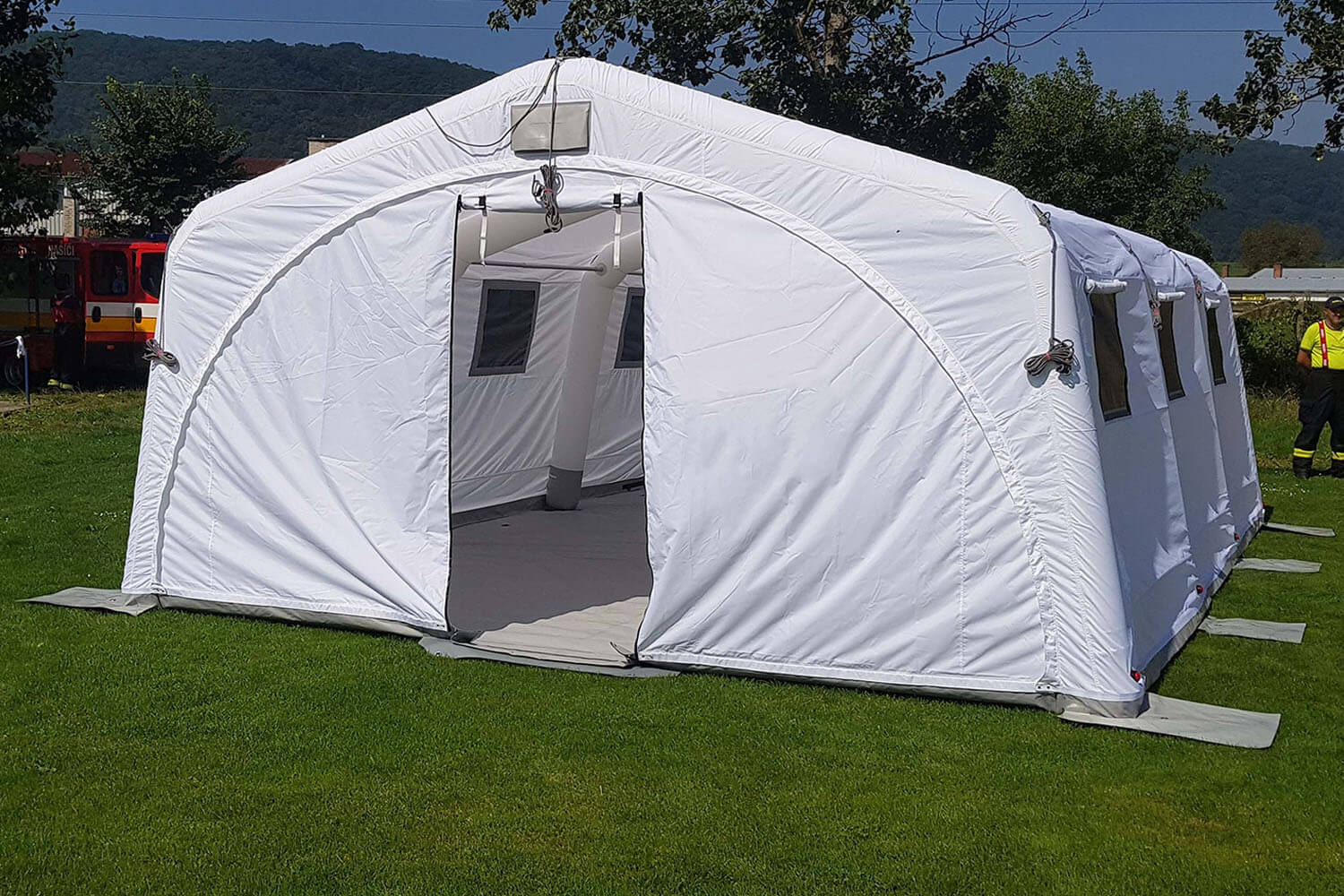 Rapid deploy inflatable medical tent Nixus PGK