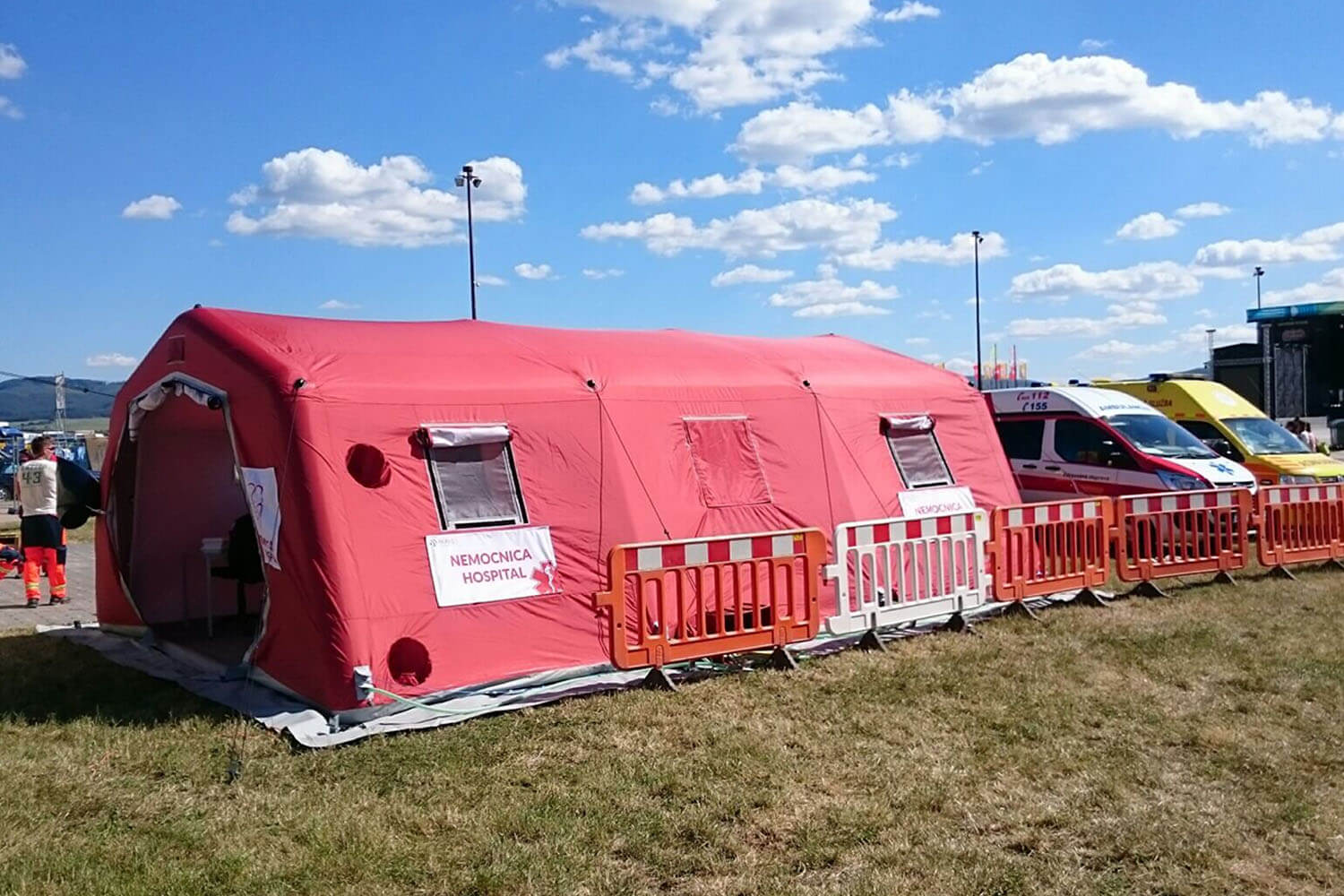 Rapid deploy inflatable medical tent Nixus PGK during music festival