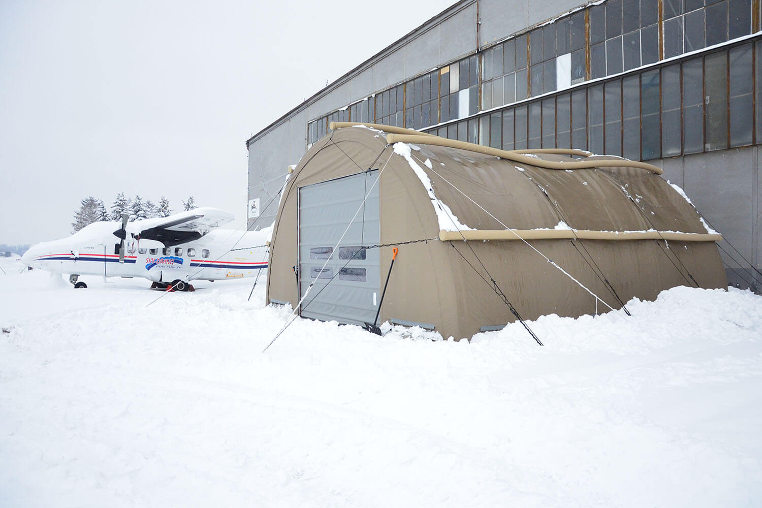 Rapid deploy strong inflatable military tent Nixus RIBS in the winter