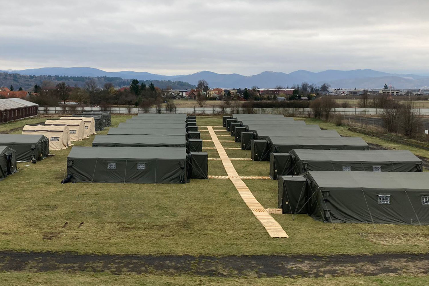 Rapid deploy metal frame military tents Nixus FOLD