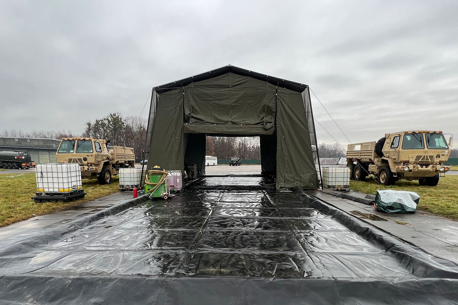 Rapid deploy military tent with metal frame Nixus FOLD